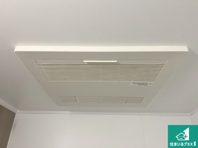 雨の日も室内干し可能な浴室暖房乾燥機！　