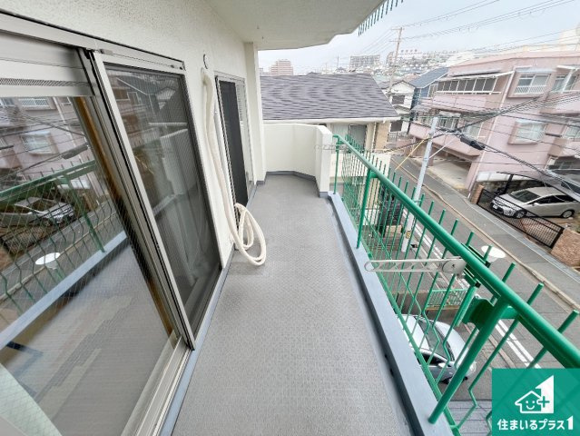 洗濯物を干すスペースが広いバルコニー！　