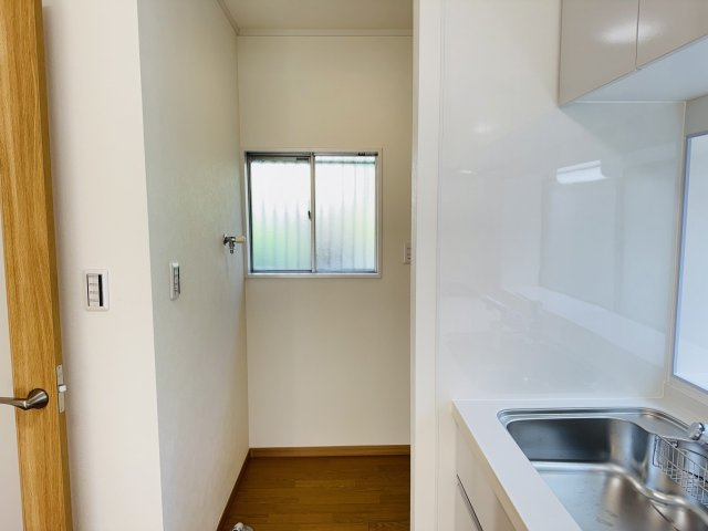 ～キッチン横のパントリー～