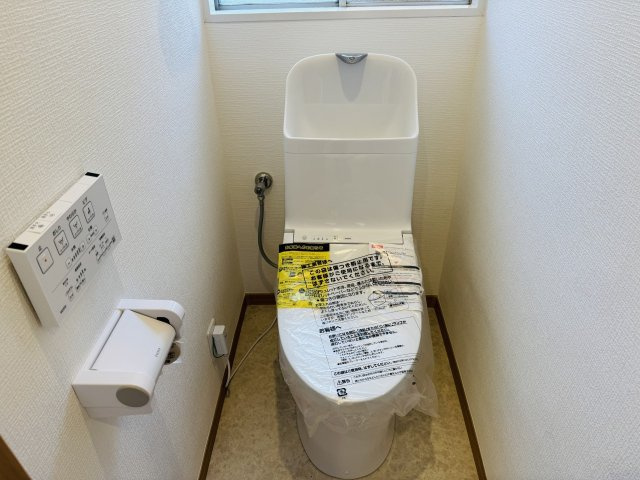 ～暖房温水洗浄機能付きトイレも新規交換済　冬場は特に嬉しい機能ですね～