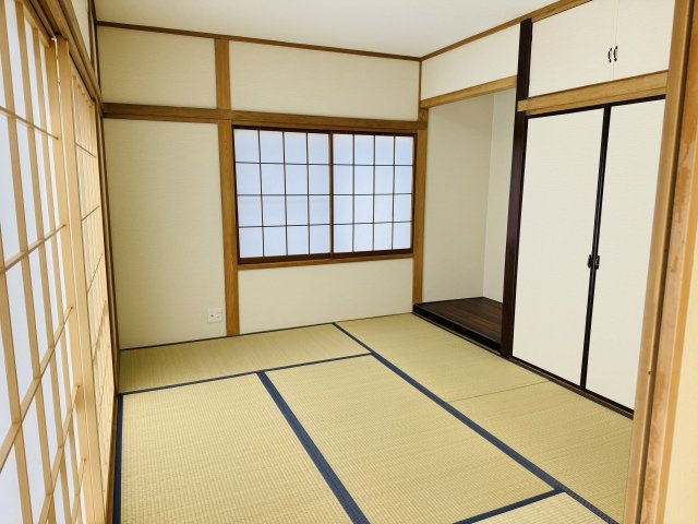 ～リビングに隣接している60帖の和室です～