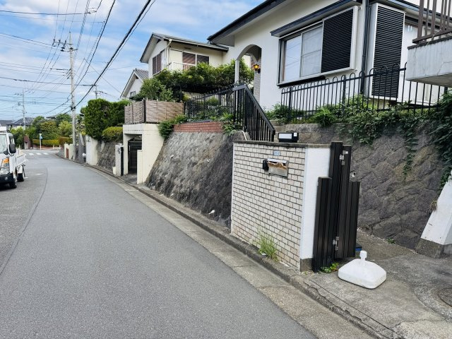 ～西側5.7ｍ道路に面しています～