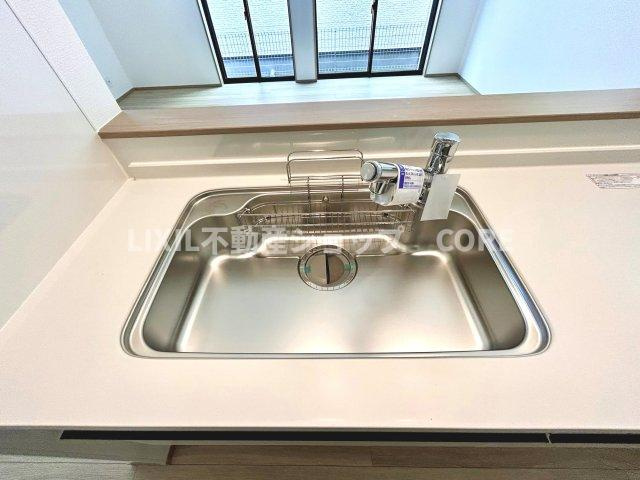 クリアな水が毎日使え、見た目にもスマートな浄水器一体型。人気の商品です。