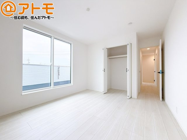 バルコニーに面したお部屋なので、布団などの大きなものも楽々干せます♪