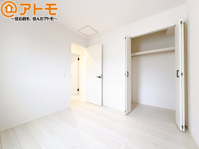 収納スペースもしっかり確保したお部屋は、収納家具の数も減らせるのでお部屋を広く使えます！