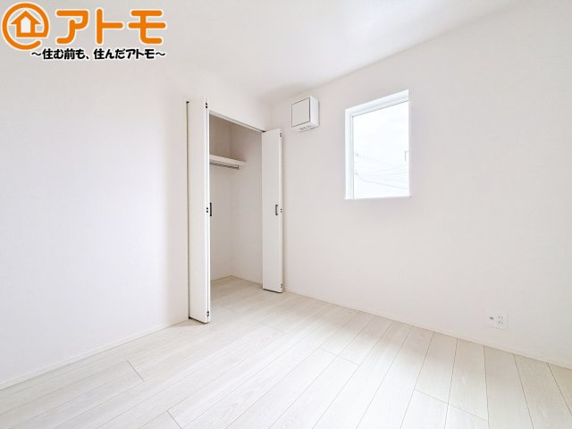 壁と床がシンプルな色合いだからこそ自分だけの空間を作れます♪お部屋作りのイメージは順調でしょうか♪