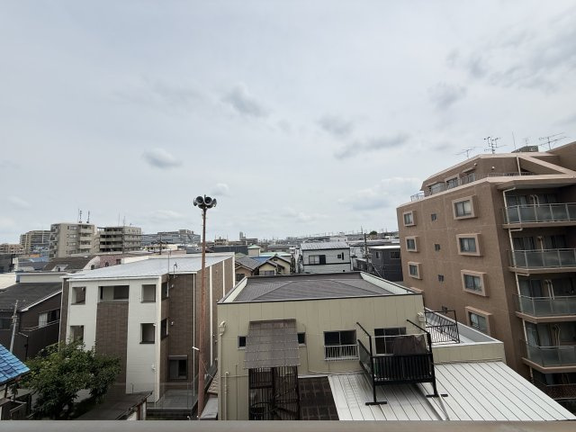 南向きで陽当たり良好のバルコニーです。