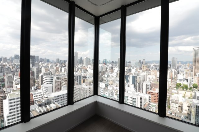 ※空室時に撮影の写真です【リビングダイニング】角部屋ならではの景色がリビングから堪能できます☆