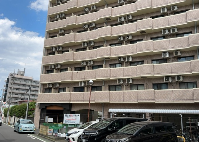物件によっては、入居者が個人的に使用できる専用庭がついているものもあります。また、住宅の中にある土間の部分を庭と呼ぶこともあります。庭の用途は住む人によって変わり、それによってデザインもさまざまです。