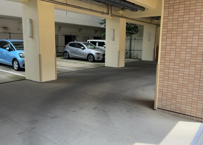 マンションの駐輪場は、事前に空きがあるか確認を取ると安心です。せっかく入居したのに駐輪スペースがない！なんてことになったら大変ですよね。そこで、内見時や購入前にはまず事前に確認しておくと良いでしょう。