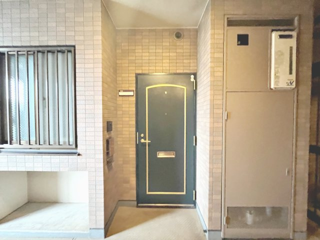 収納もある玄関です