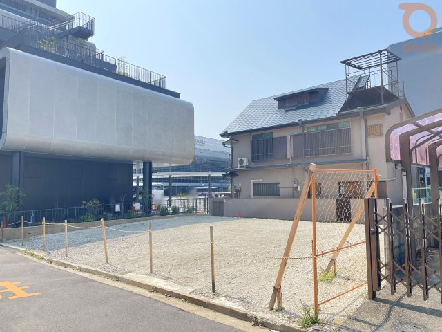 【現地外観写真】＼　約30坪の敷地×駅近の好立地！　／　■京阪本線「枚方市」駅　徒歩3分　■枚方第二小学校　徒歩18分／枚方中学校　徒歩17分