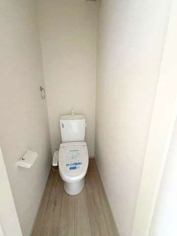 施工例。1階のトイレです。施工例は完成時と異なる場合があります。