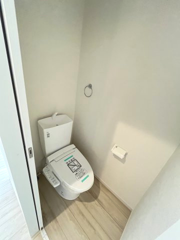 施工例。2階にもトイレです。施工例は完成時と異なる場合があります。