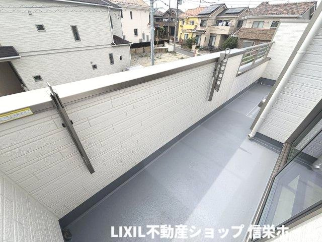 二部屋から出入り可能なバルコニー