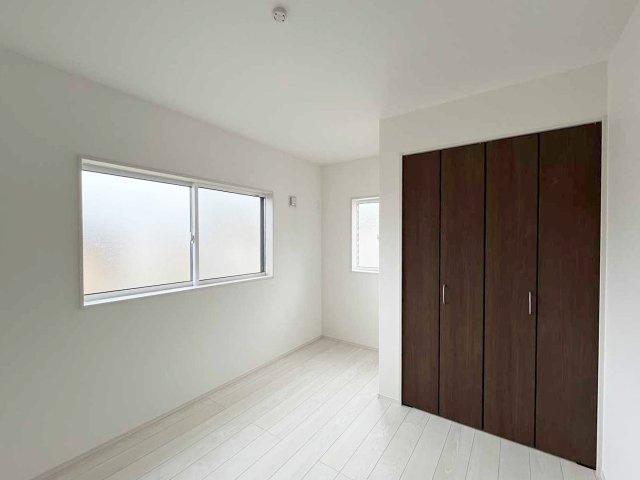 2階4.9帖洋室収納