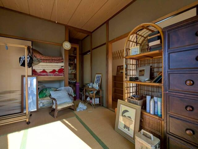 客間や趣味のお部屋、寝室としても多用途に使える和室。