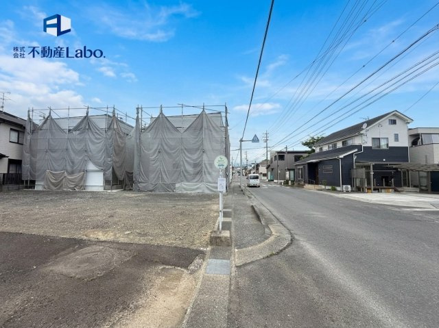 1号棟が面している道路にバス停があります！その距離歩いて徒歩1分！