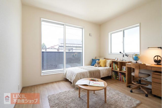【子供部屋】お子様の成長を見守るお部屋♪しっかり収納もあり快適に過ごせます。（本画像はCGで作成しており、実際に現地に家具は置かれておりません。また、価格に家具は含まれておりません。）