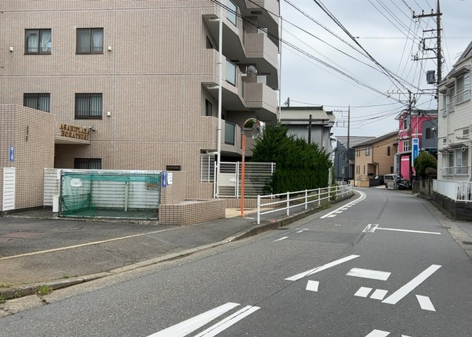 隣家の土地はどうなっているのか、生活利便施設が近くにあるのか、学校まで近いかなど、お客様のライフスタイルにあわせたイメージが重要です。また、近くにあると困る施設が近くにないかも確認するといいでしょう。