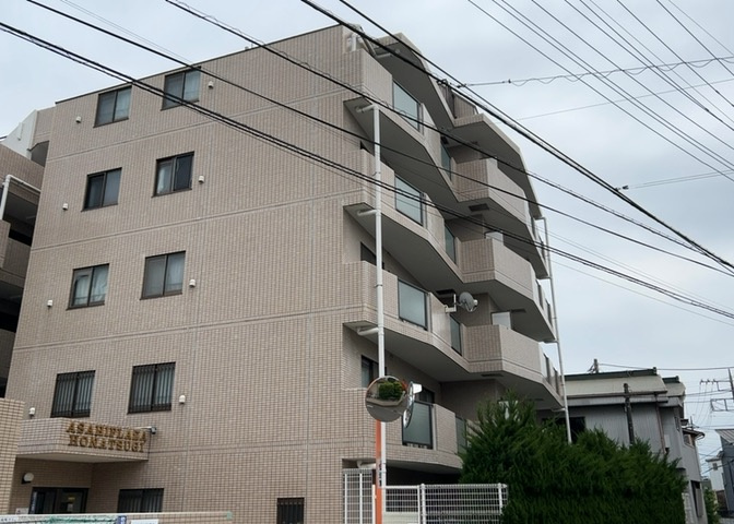 眺望の良さを楽しめるダイニングキッチンで家族団らんの時間を過ごしてはいかがでしょうか。バルコニーから見える景色を家族で眺める時間は、時間が経つのを忘れてしまいそうですね。是非、現地を見に行きましょう！