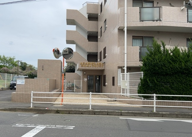 景色重視でお家選ぶをするとスーパーが遠い！学校が遠い！など生活をするうえで利便性で困ることもあります。まず一度現地を見学する際に、周辺の施設などがあるかを確認し、暮らし始めた後のことを想像しましょう。