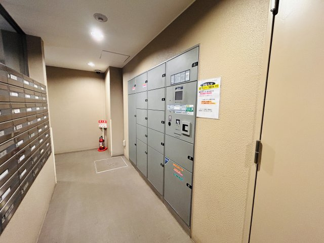 不在時のお届け物も宅配ボックスで受け取り可能♪