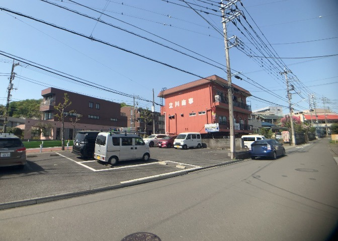 眺望を気にして物件を探す場合、前面に建物が建っていないか現地で確認しましょう！前面に建物があると景色はもちろん、日当たりや風通しにも影響が出てきます。住んだ時のことを想像しながら現地見学をしましょう。