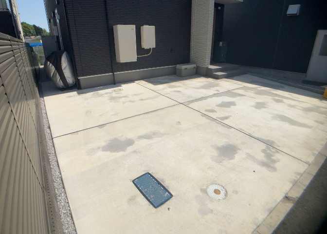 駐車場と明記されていても、最小スペースでつくられた駐車場だと大型車は駐車できなかったり、出入りしにくくなったりする可能性があります。お車のサイズと購入したい物件の駐車場のサイズを現地で確認しましょう。