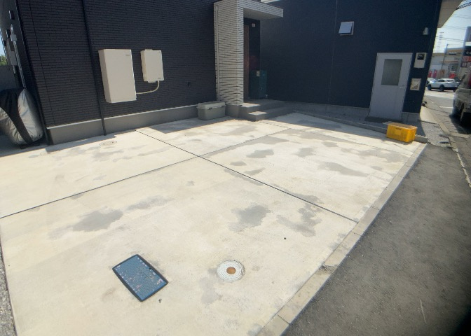 庭があることでガーデニングや家庭菜園はもちろん、こどもの遊び場やペットを放して遊ぶことができます。また、家の周囲に余裕があるということです。隣地との間があれば、十分な日当たりと、風通しが確保できます。