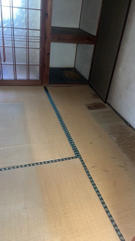 畳の上でゆっくりとくつろげる和室です