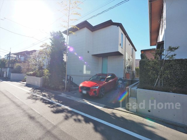 陽当たり良好で開放感にあふれる明るい敷地環境！お部屋の隅々まであたたかな自然光が届き心地よいです♪