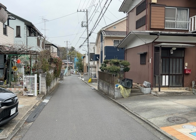 眺望を気にして物件を探す場合、前面に建物が建っていないか現地で確認しましょう！前面に建物があると景色はもちろん、日当たりや風通しにも影響が出てきます。住んだ時のことを想像しながら現地見学をしましょう。