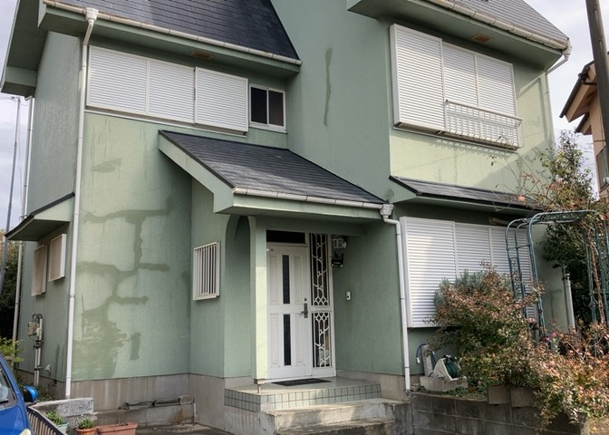 木造住宅とは土台、壁、柱など建築物の強度を支える構造体の材に木が使用されている構造を指します。構造体は建物の自重を支えるだけではなく風圧や水圧、積裁荷重などあらゆる衝撃に耐えるための基礎です。