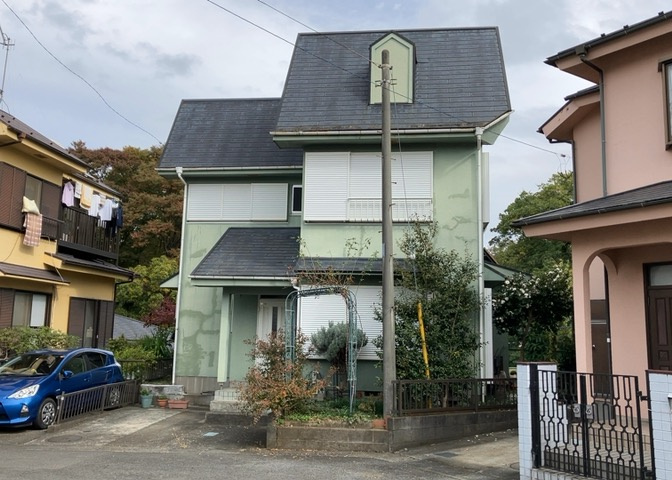 南側道路の場合は長い時間光を入れ込むことができるため、庭やリビングを道路側に持ってくることが多く土地価格も高い傾向にあります。一方北側道路だとリビングや庭が南側になりプライバシーを守ることができます。