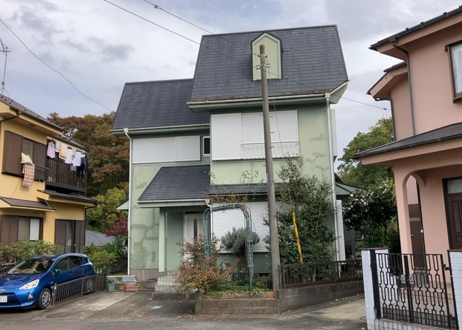 住宅用の土地では前面道路に2m以上接していなければならないと法律で定められています。しかし、お持ちの車のサイズやライフスタイルなどにより、2mでは利便が悪い場合もございますので、事前に確認しましょう。