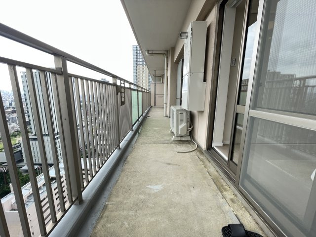 前面棟無しで南東向きのバルコニーは、陽当たり・通風・眺望良好です。　