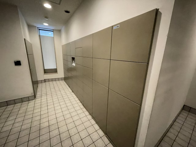 宅配ボックス付きで、忙しい方の荷物受け取りもスマートに。　