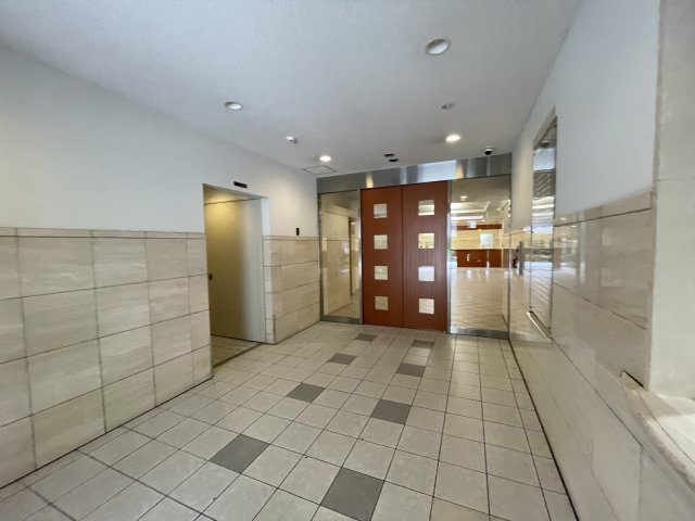 マンションの顔でもある、高級感漂うエントランス。　