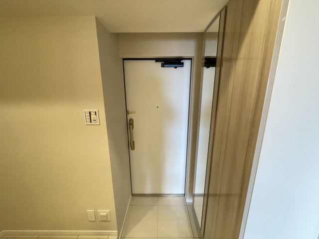 防犯性の高いダブルロックの玄関です。　