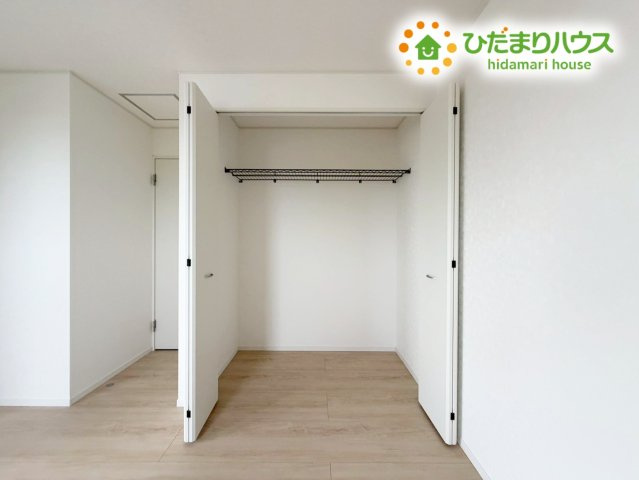 全室にクローゼットが付いていて、お部屋の住空間もスッキリ広々つかえそうです(^^)/