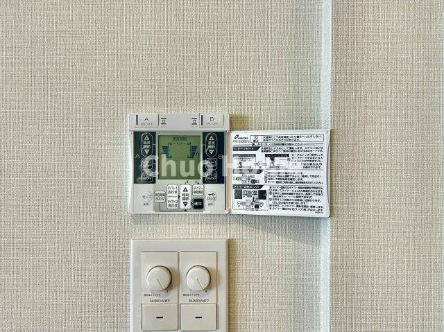 【床暖房】冬は足元から暖めてくれる床暖房はエアコンとは違って埃が舞いませんので健康にも良さそうですね。