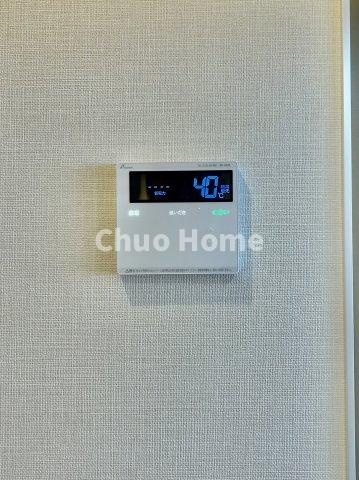 【給湯リモコン】外での一日を忘れさせてくれるオートバス機能でお好みの湯量・温度に調整された浴槽。