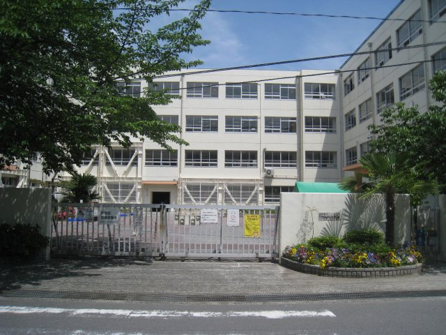 竹の内小学校（徒歩約1分）
