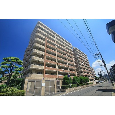 小学校より徒歩4分とお子様の通学も安心ですね☆