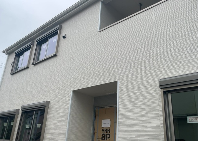 内装はとにかくおしゃれなものがいい！と選ぶ前に、まず住んだ後のことを想像してみましょう。住んでみたらコンセントの位置が悪くて使いにくいなど出てきます。事前にどの家電をどこに置くか想定しておきましょう。