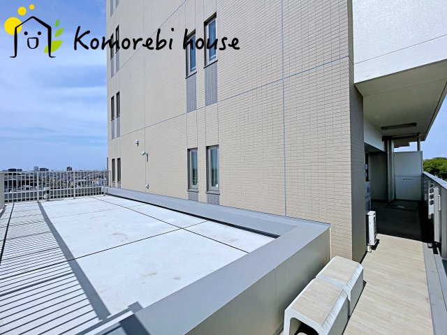 落ち着いた時間を過ごせるバルコニーです