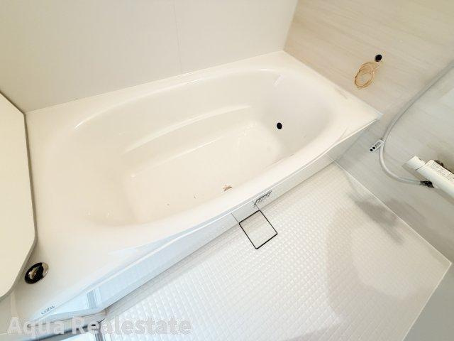 お風呂で日々の疲れを落としましょう　※同仕様の施工事例です