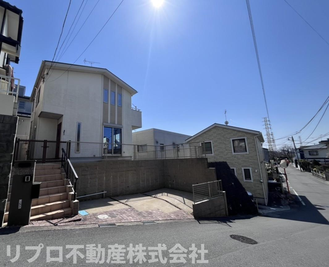 閑静な住宅街にありながら、周辺環境はお買い物、お食事、お出かけに便利な立地です！