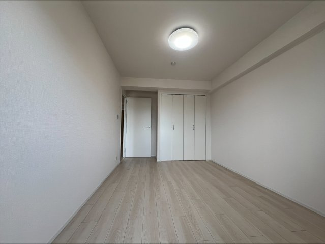 日当たりがよく明るい洋室です